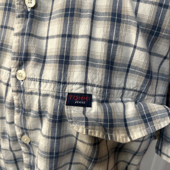 Tommy men’s shirt or teen . Size large - Picture 4 of 7